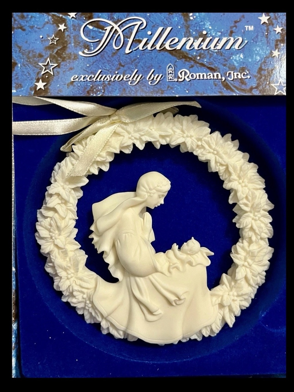 Roman Rare Millenium Ornament Madonna  & Baby Jesus Surrounded by Wreath #43730